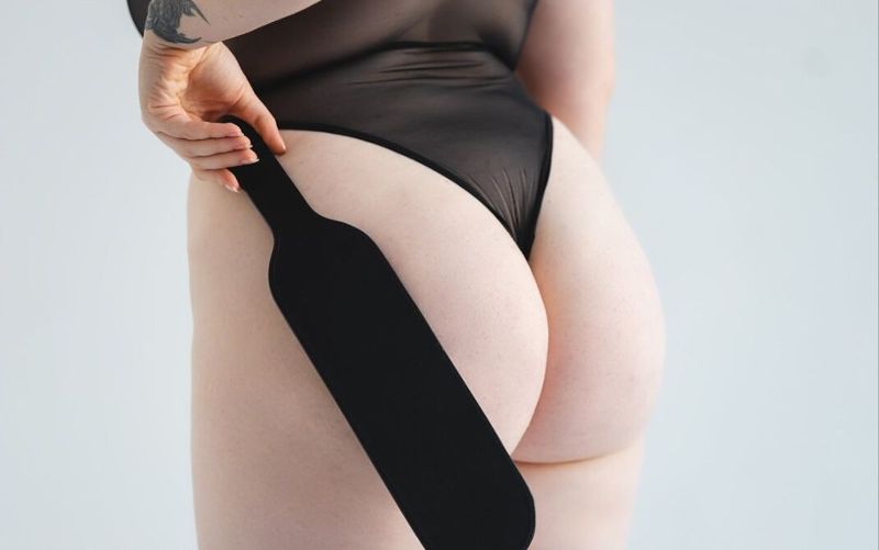 La fessée avec un Paddle, une expérience à ne pas manquer. 