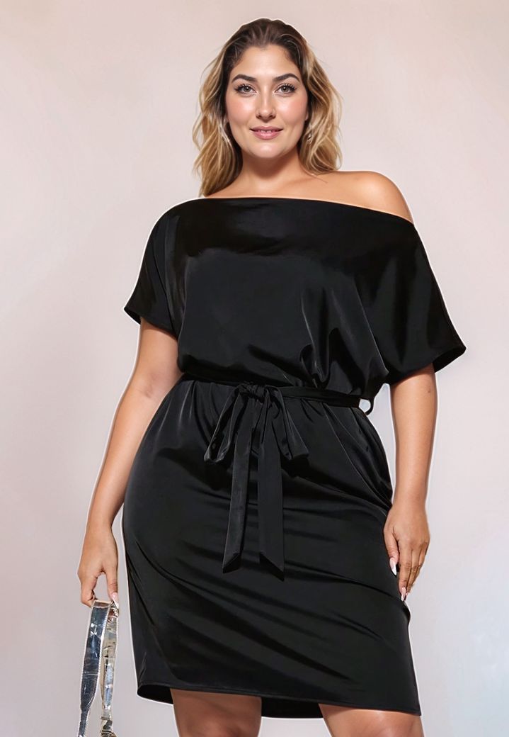 Kleid Mystique - Asymmetrische Eleganz und raffinierte Sinnlichkeit
