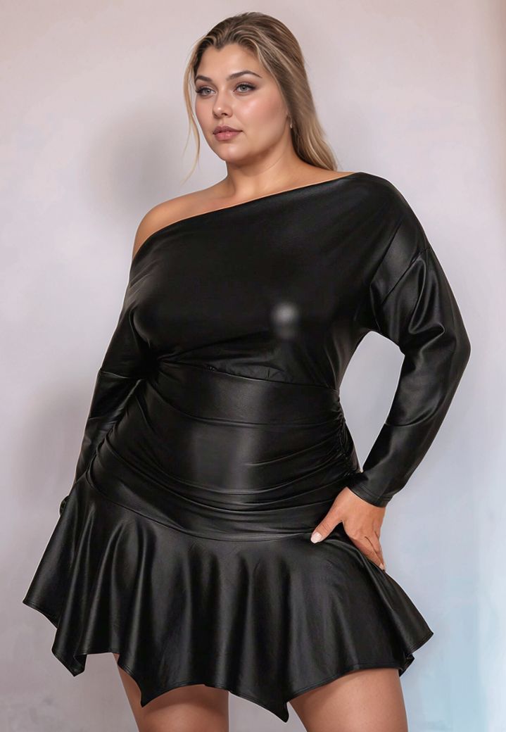 Kleid Midnight Leather - Asymmetrische Eleganz und gewagte Sinnlichkeit