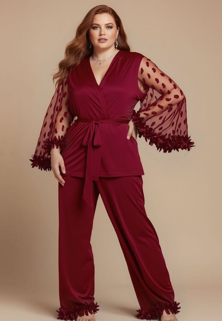 Pijama Reina de Corazones: Cruzado Sensual, Velo Transparente, Cinturón