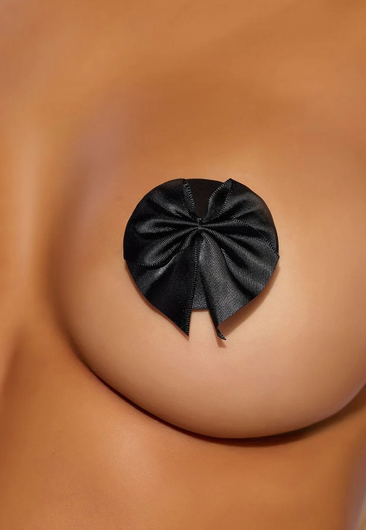 Cache-tétons vernis à nœuds satin, esprit coquin