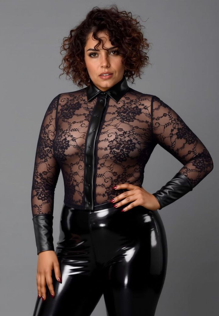 Noirelle blouse van transparant zwart kant