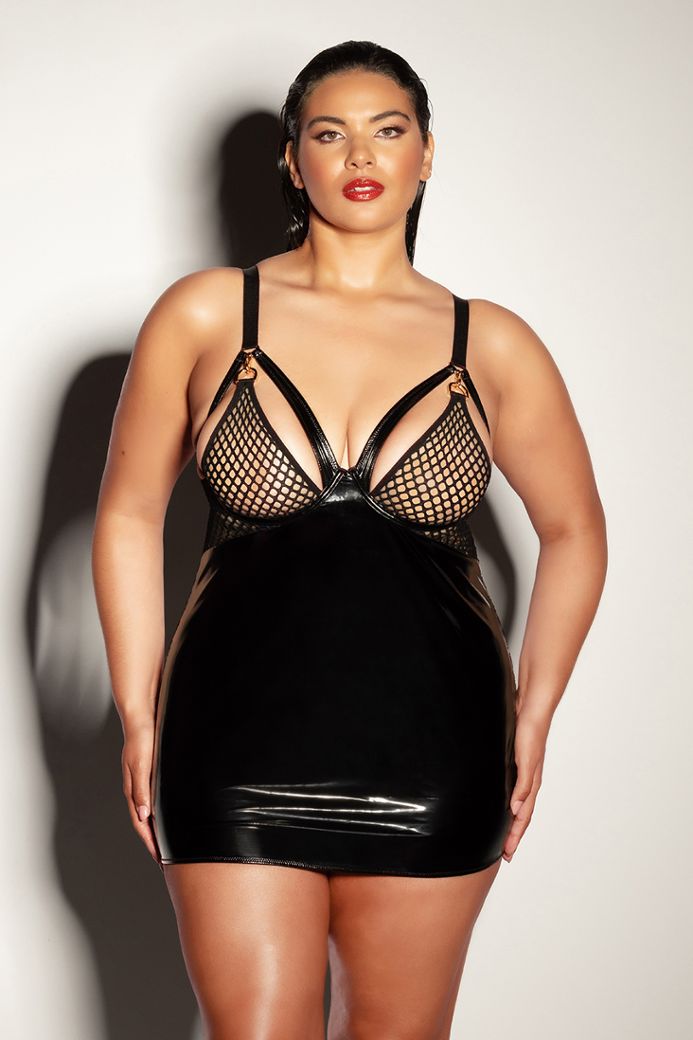 Kleid, das am Gesäß offen ist
