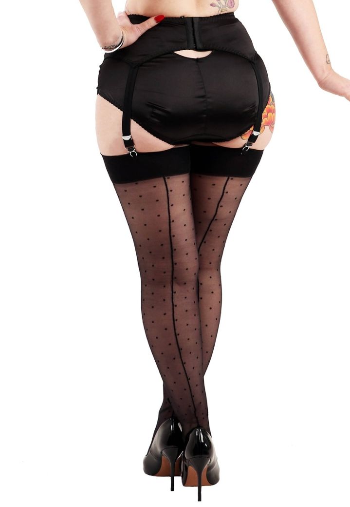 Eleganza retrò: calze con bretelle, pois affascinanti, abiti glamour e una silhouette sublimata