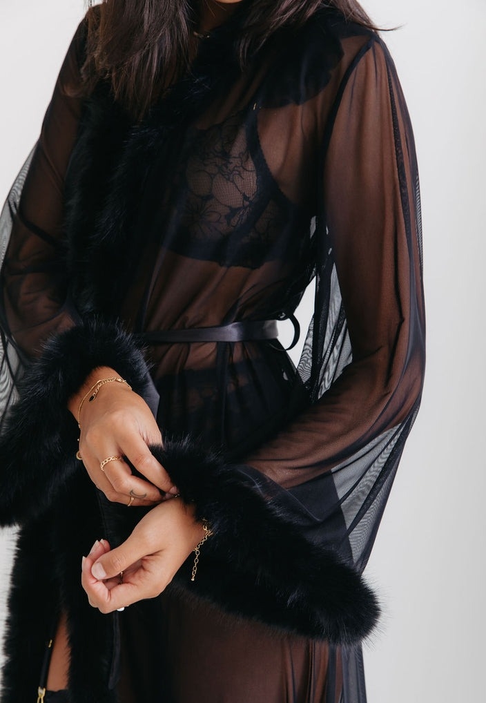 Kimono Long transparent avec Bordures Fourrure - Élégance Romantique