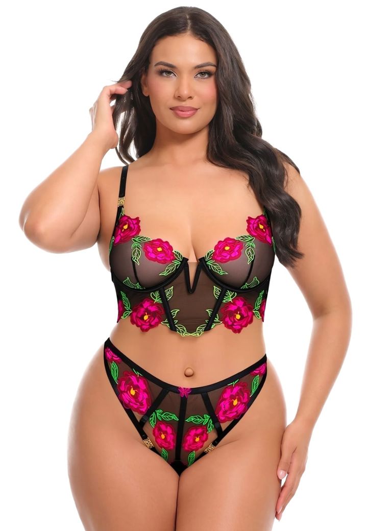 Lingerieset grote maat met geborduurde longline bh