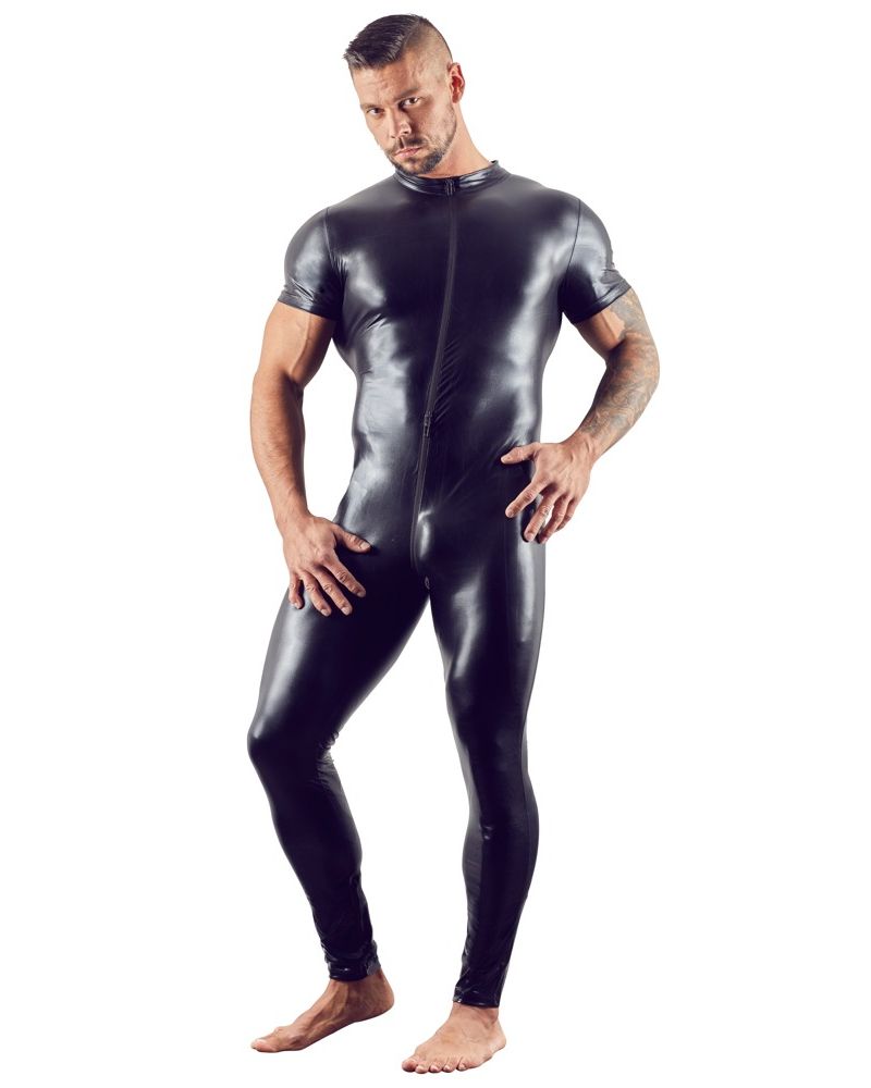 Macacão em imitação de pele com mangas pequenas