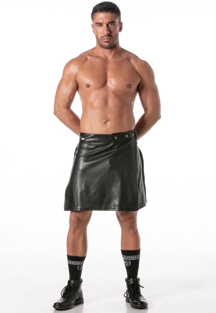 Saia masculina de datex preto assimétrica com bolso grande com fecho